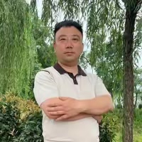牛偉