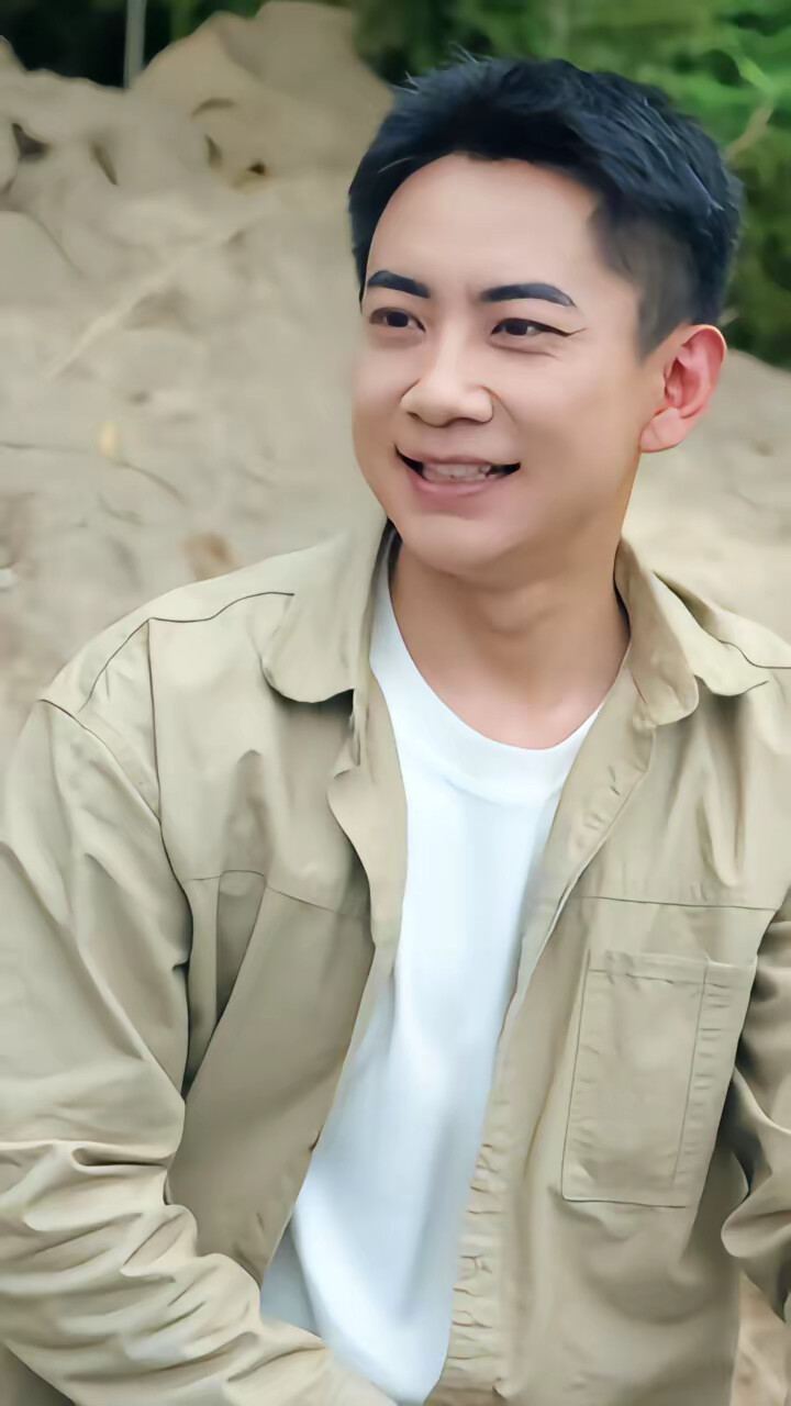 《全能兼職系統，開局釣上行李箱》劇照