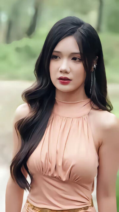 《重生荒岛，心机女她肠子悔青了》剧照