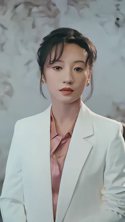 《离家后我带着女儿涅槃重生》剧照