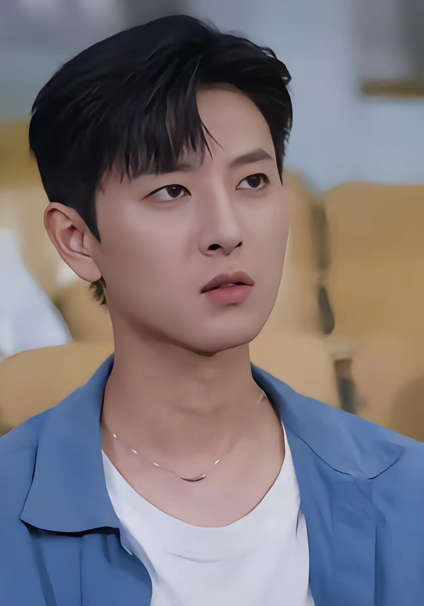 《重生後，女神的她竟搶著要給我生大兒》劇照