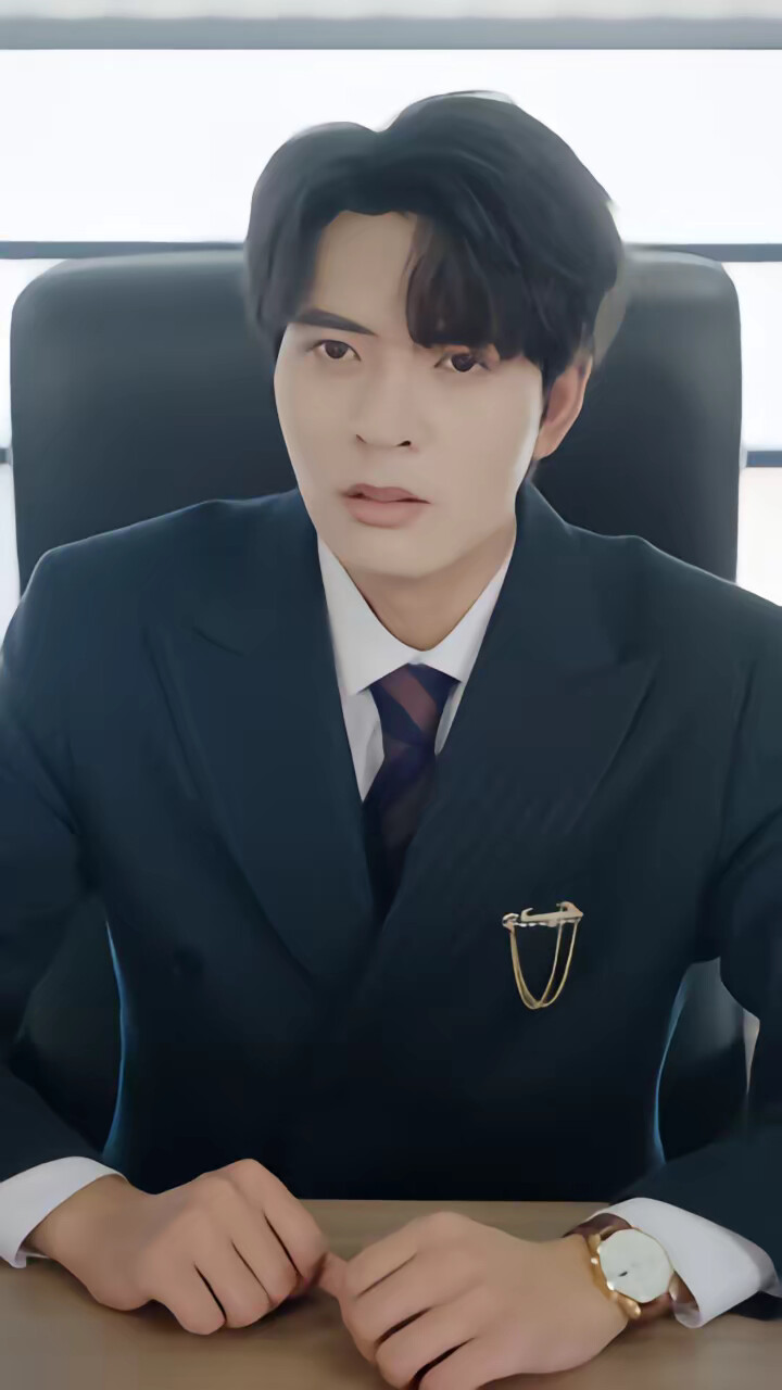 《我剛辭職，系統逼我當團寵》劇照