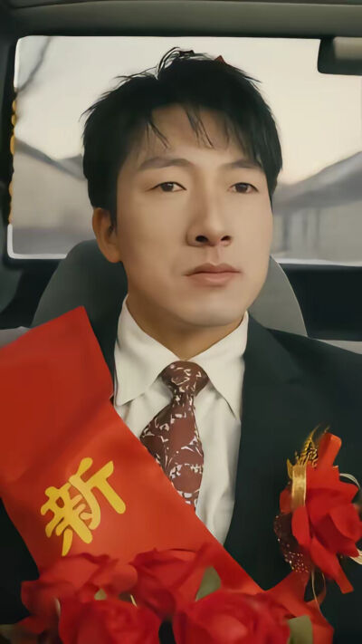 《重回1990，大婚当天我靠智能机逆袭！》剧照