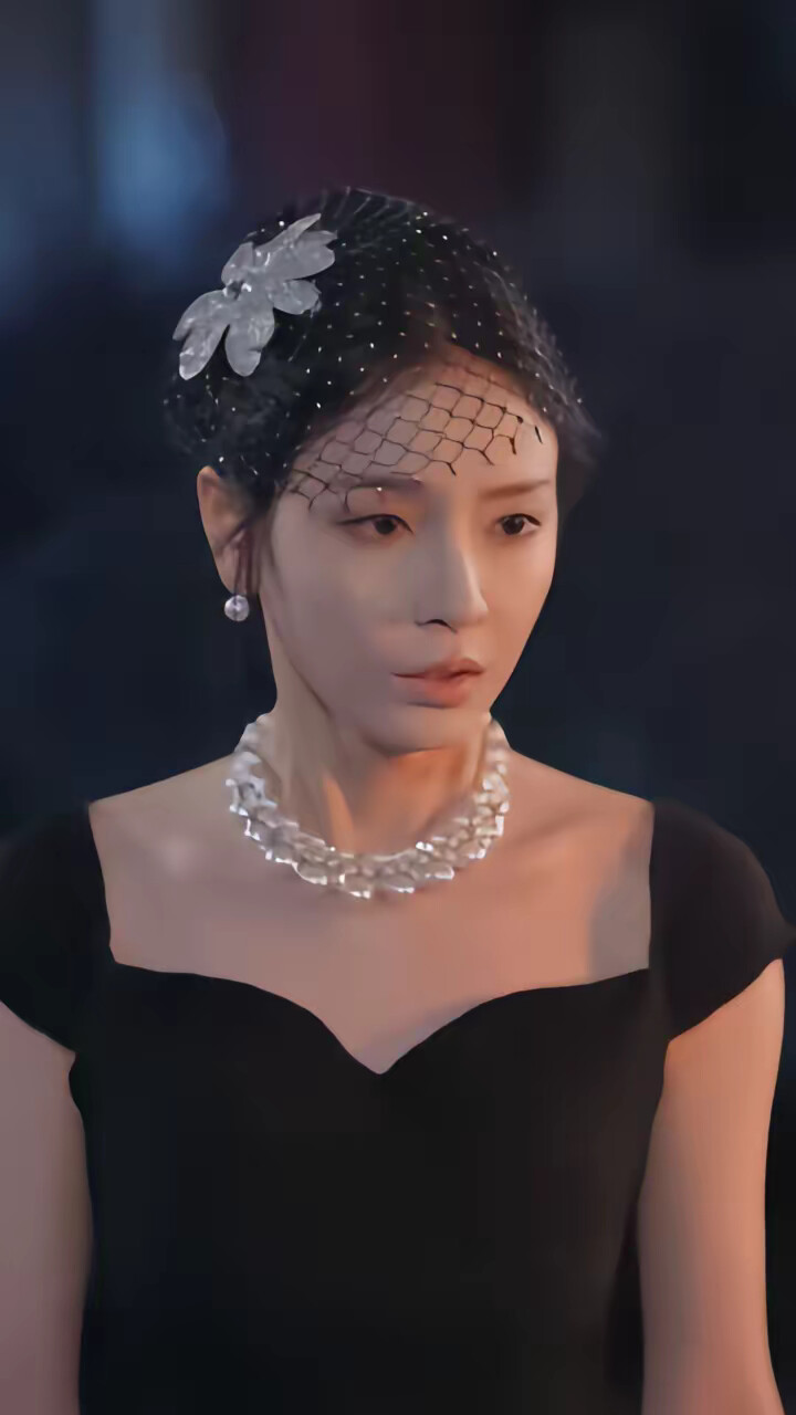 《毒閨蜜想害我，蛇君老公來護體》劇照