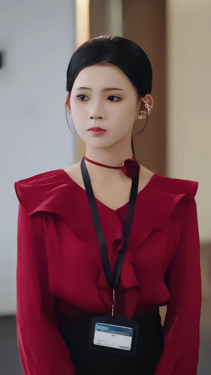 《空降老闆外冷內熱，竟是前男友》劇照