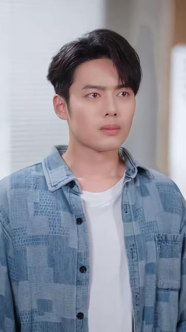 《神醫系統的天塌了，錯綁我一個維修工》劇照