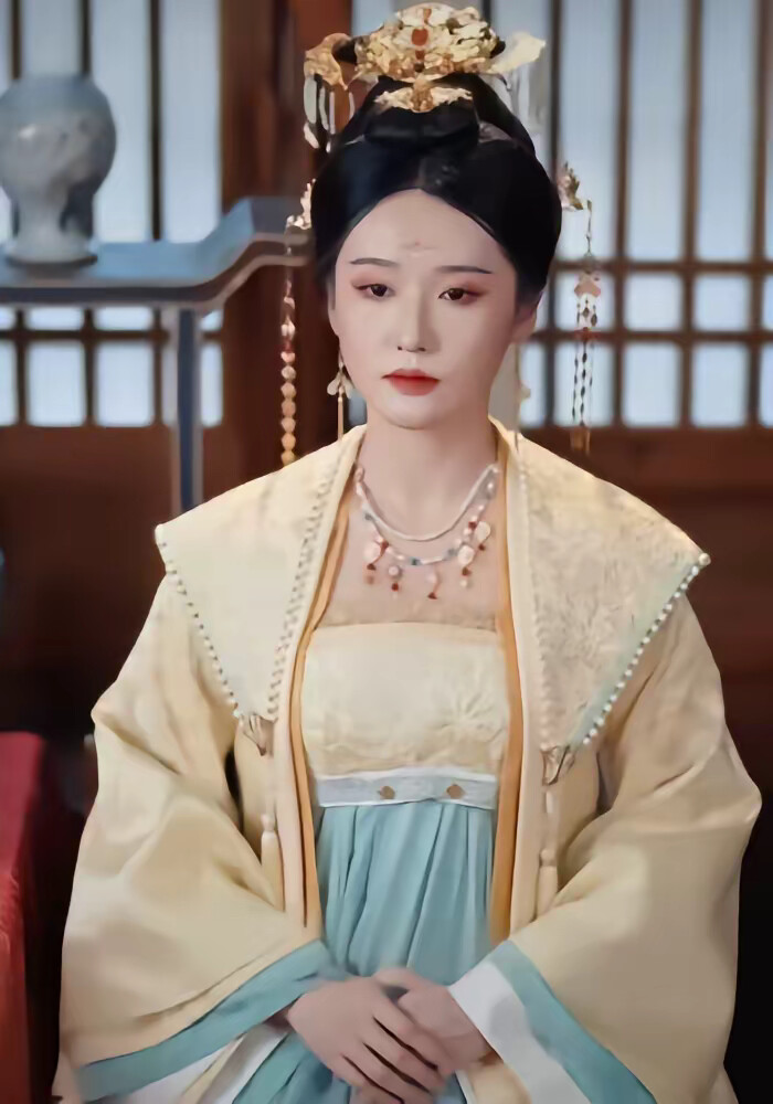 《穿進女尊世界後，我成了香餑餑》劇照