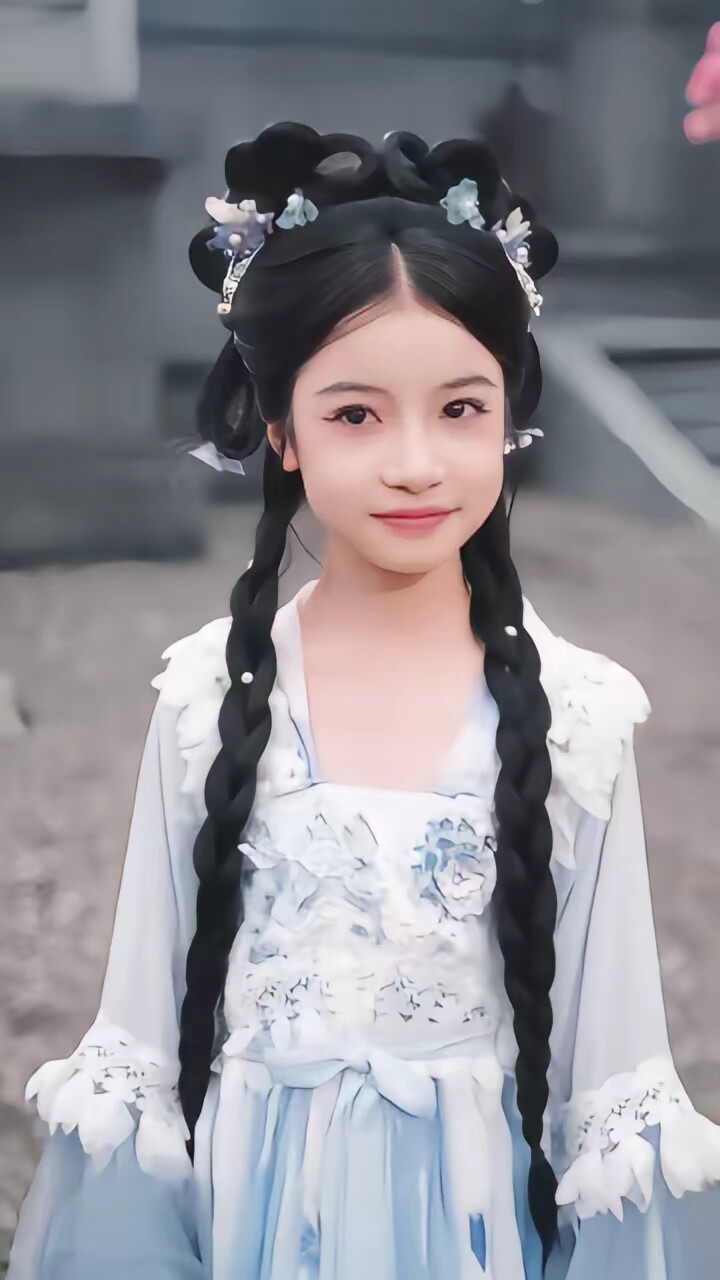 《夭壽，八歲女兒竟是陸地劍仙》劇照