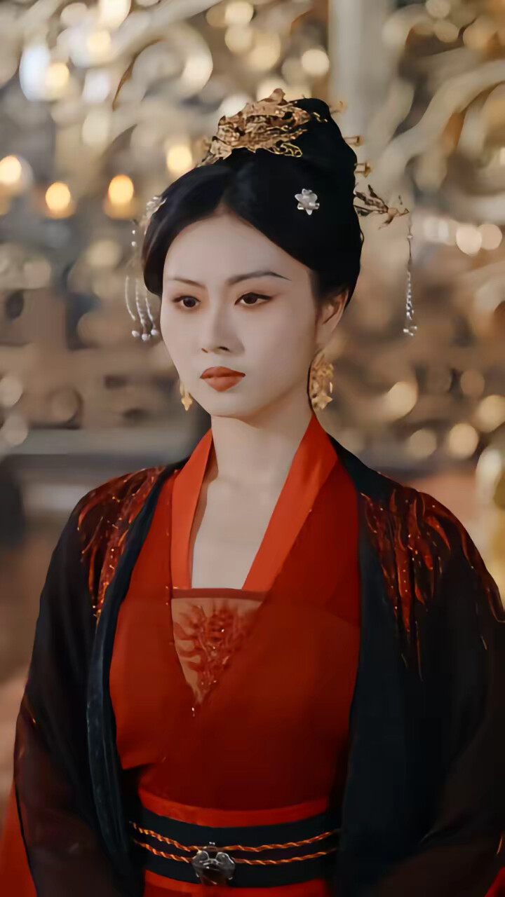 《提前登錄遊戲，開局聯姻女帝》劇照