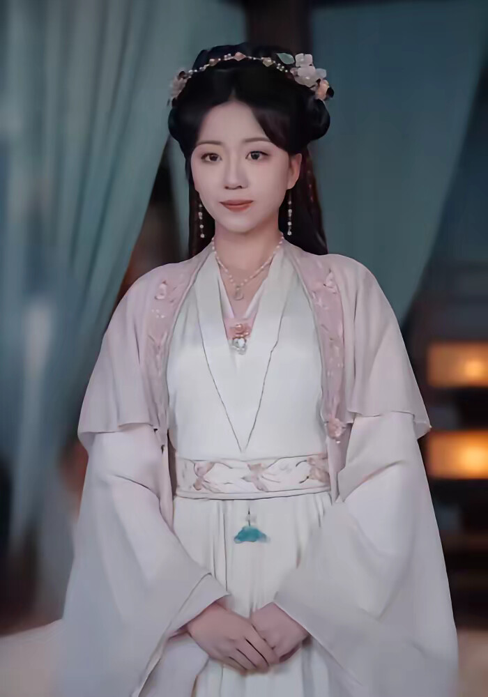 《穿進女尊世界後，我成了香餑餑》劇照