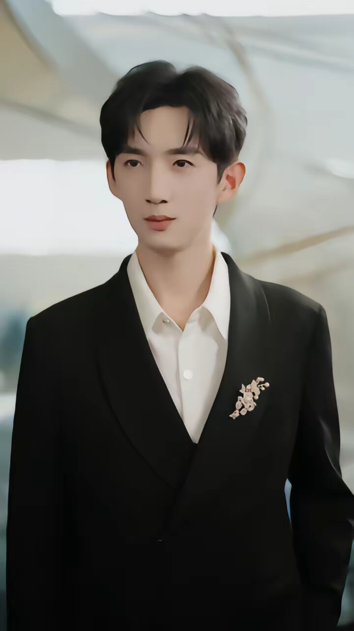 《剛開學，我竟然拿下冰山女神教授》劇照