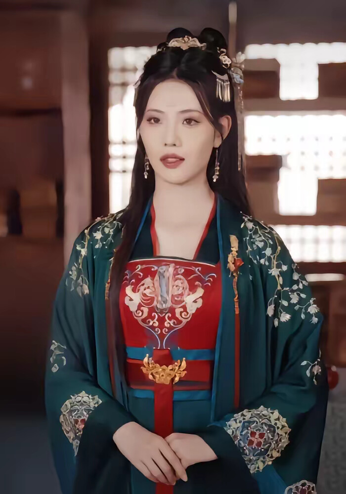 《穿進女尊世界後，我成了香餑餑》劇照