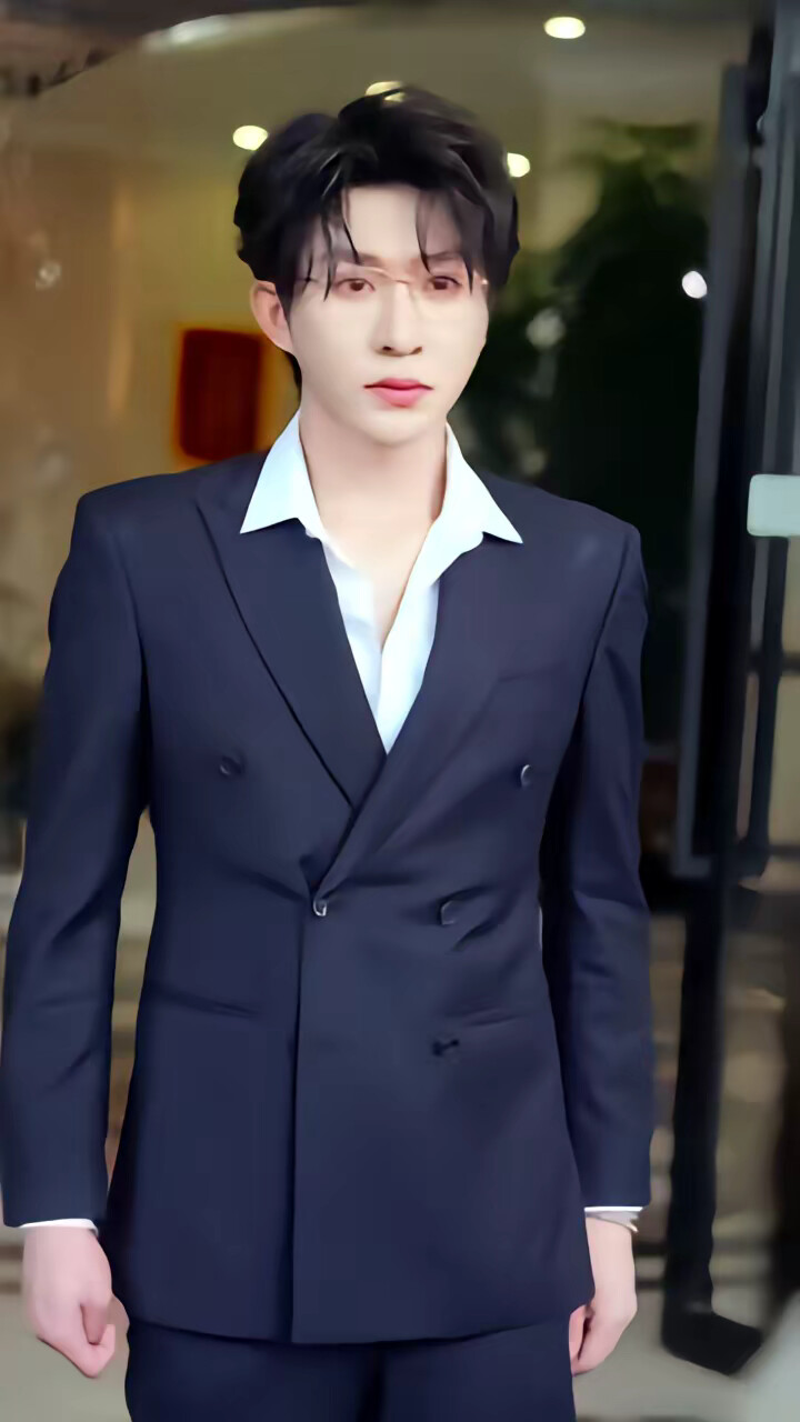 《睡神學霸：他失憶後成了白月光》劇照