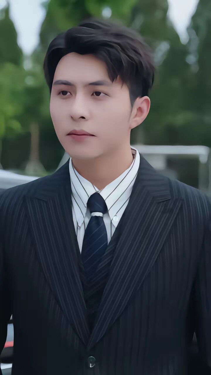 《空降老闆外冷內熱，竟是前男友》劇照