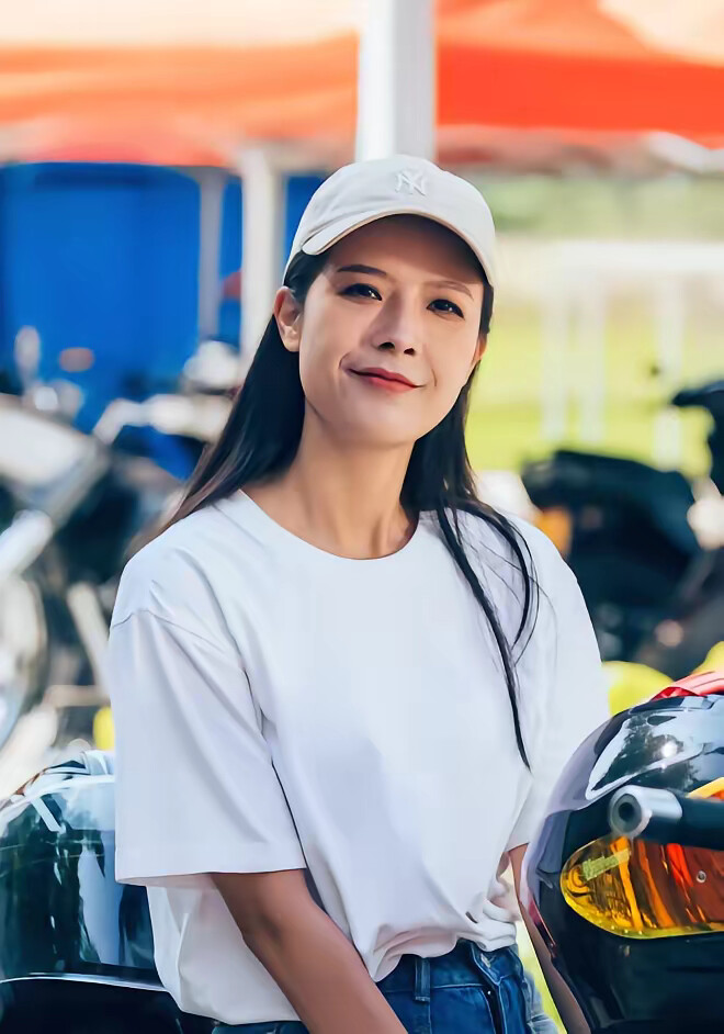 《机车的轮子滚动百年碉楼密码》剧照