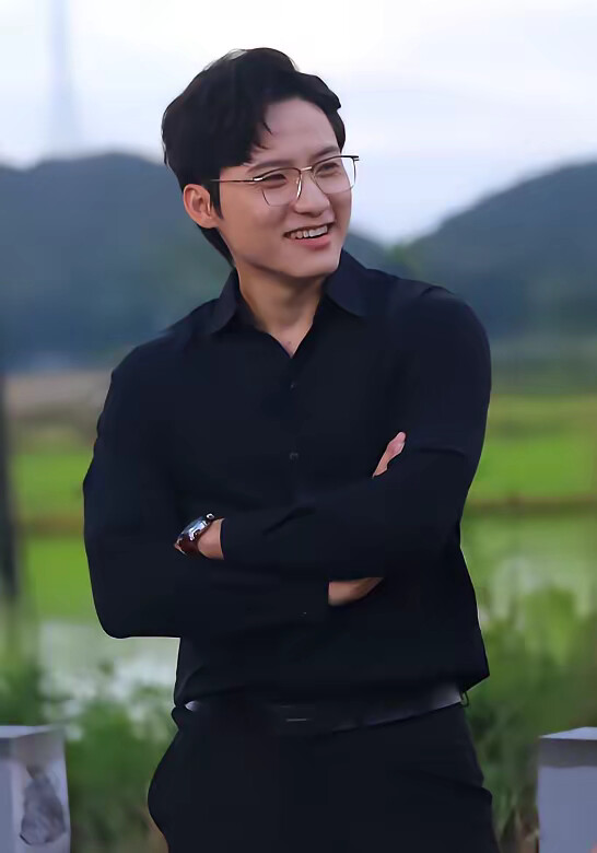 《机车的轮子滚动百年碉楼密码》剧照