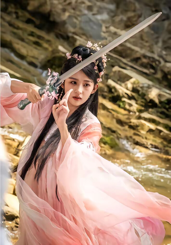 《我願與你落凡間》劇照