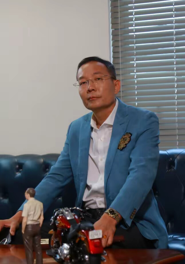 《机车的轮子滚动百年碉楼密码》剧照