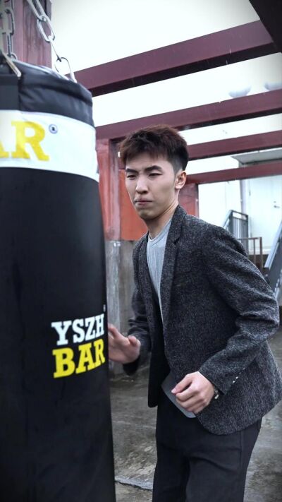 《意外同居遇上超強颱風》劇照