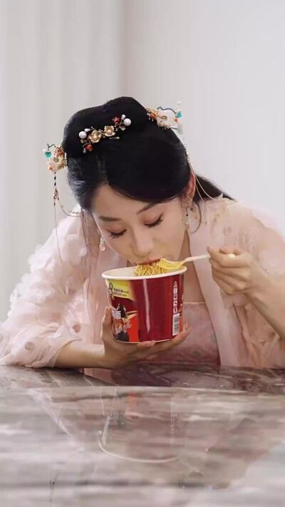 《一覺醒來家裡住滿古人》劇照