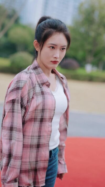 《女帝重生真千金，这个豪门朕说了算》剧照