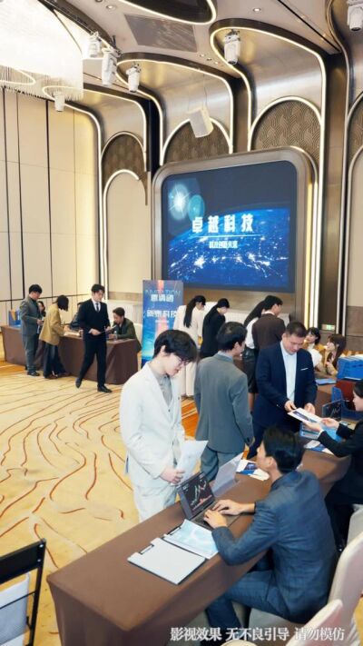 《人到中年，才發現我竟是真少爺》劇照