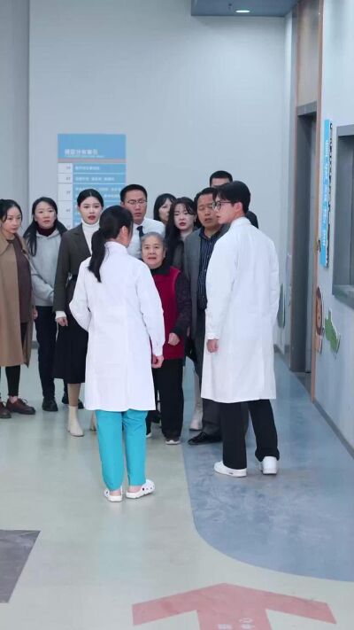 《二十四小時堅守，撐起孩童平安》劇照