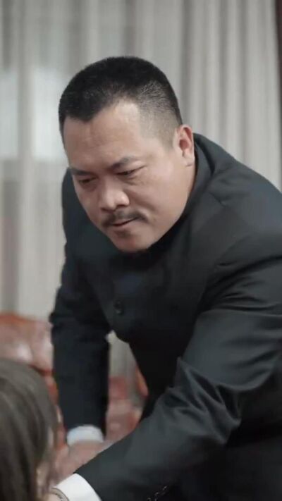 《寒門逆襲坐擁財富》劇照