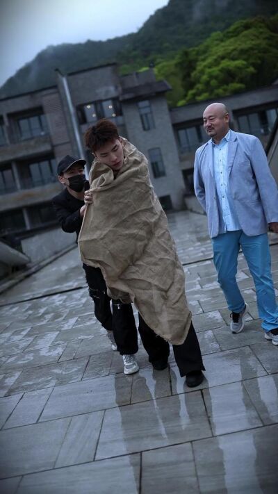 《意外同居遇上超強颱風》劇照