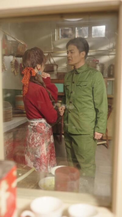 《穿越八零当德华拐个阎王生个娃》剧照