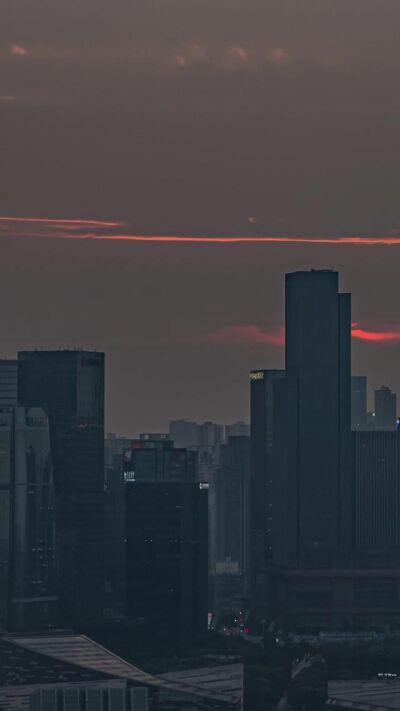 《未來預報：發財要低調》劇照