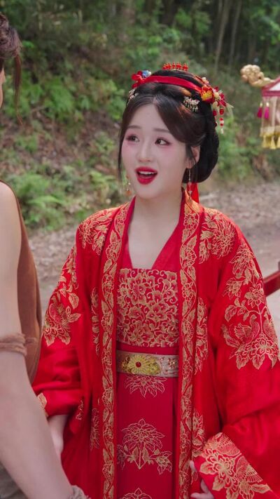 《替嫁杀猪汉后，医妃带娃躺赢天下》剧照