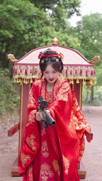 《替嫁杀猪汉后，医妃带娃躺赢天下》剧照