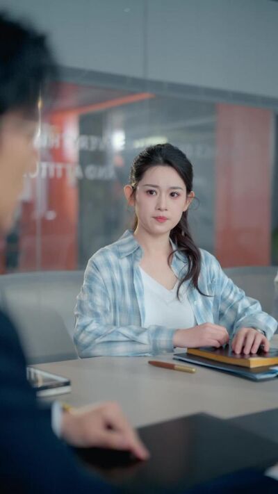 《实习生举报我公车私用后，未婚夫却急了》剧照