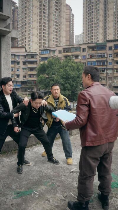 《欠债请还钱》剧照