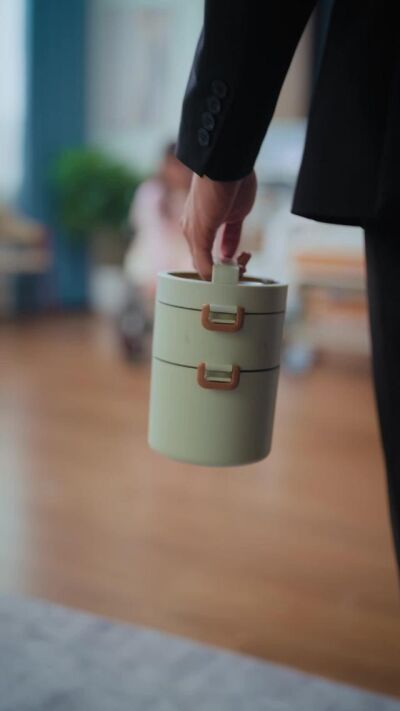 《救命！陆总的联姻对象是个小喇叭》剧照