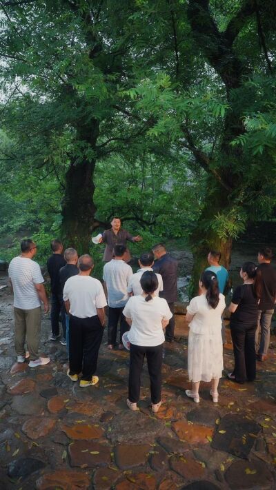 《编编编花篮》剧照