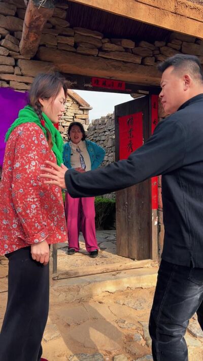《籬下騙局》劇照