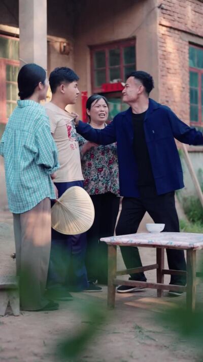《槐樹下》劇照