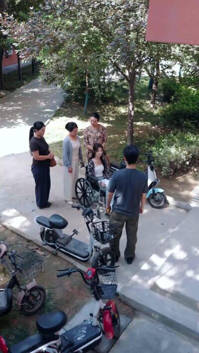 《輪椅上的縫紉機》劇照