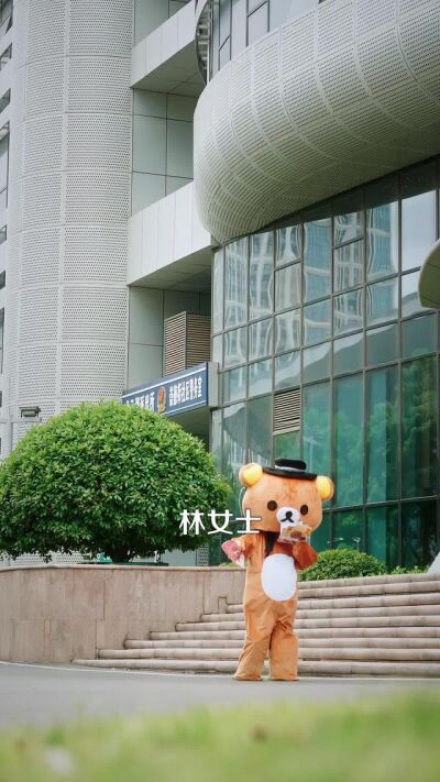 《钻石婚约：陆总，夫人又在打工了》剧照