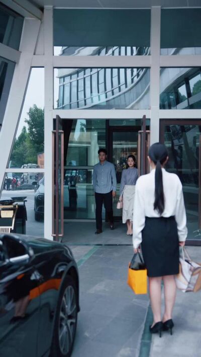 《天降系统，总裁非我不嫁》剧照