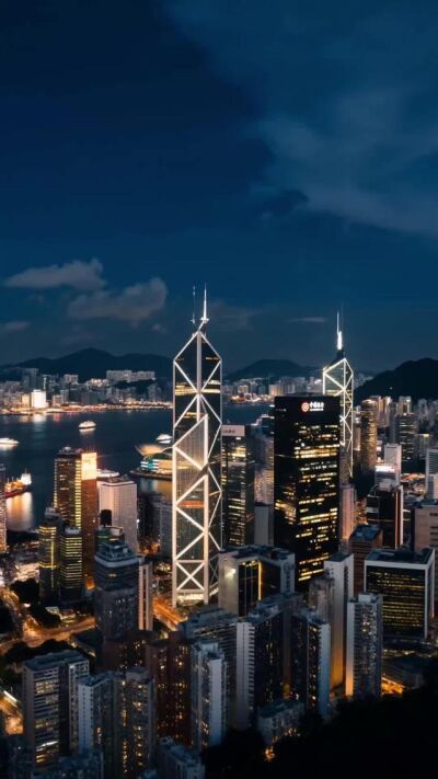 《爱在港岛夜雨时》剧照