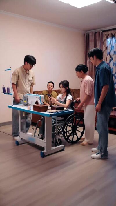 《輪椅上的縫紉機》劇照