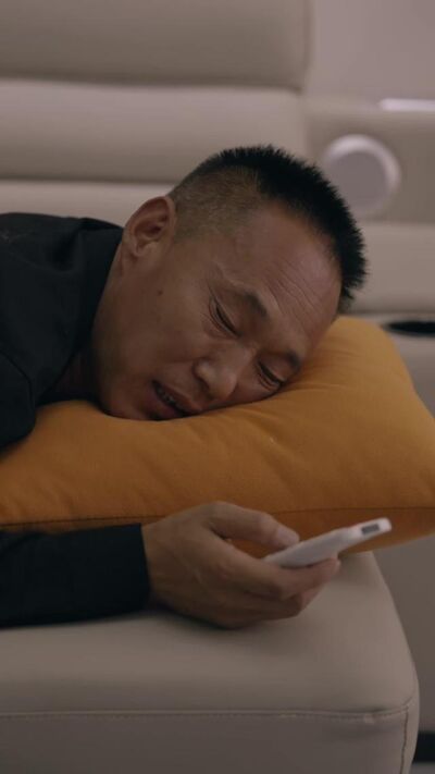 《小城青年之不玩笑婚姻》劇照
