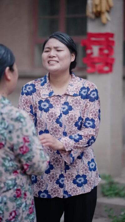 《槐树下》剧照