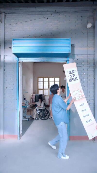 《輪椅上的縫紉機》劇照