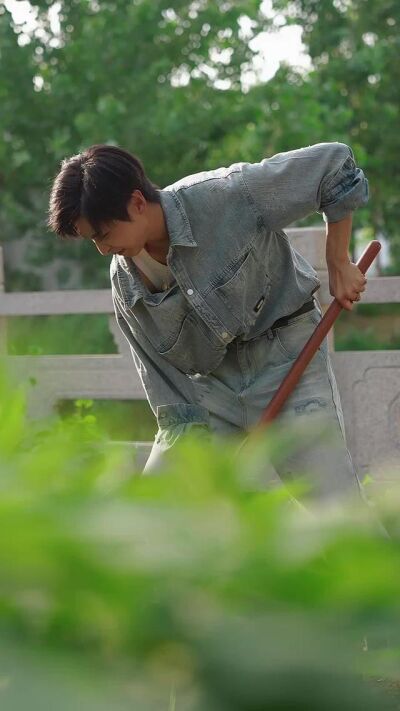 《龙隐山野戏芳凤》剧照