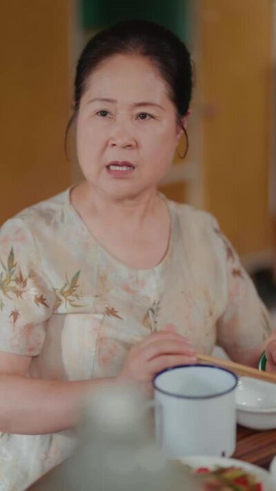 《十载侍母，不惧人言》剧照