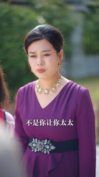 《她在樓道里啃饅頭，我不忍了》劇照